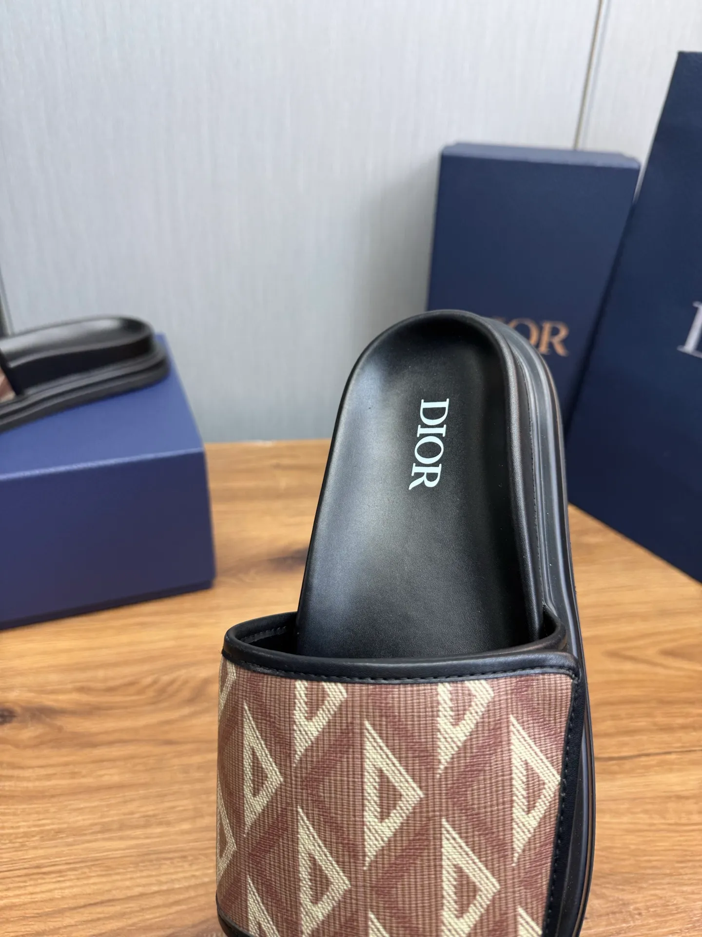 Men's shoes 💰280💰 Dior. Men's slippers 🩴Official website 1:1 production 38-45 yards 45 46 🉑️Customized original material shipped✅
